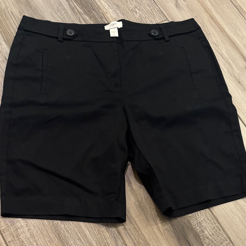 LOFT Women's Black Bermudas size 12